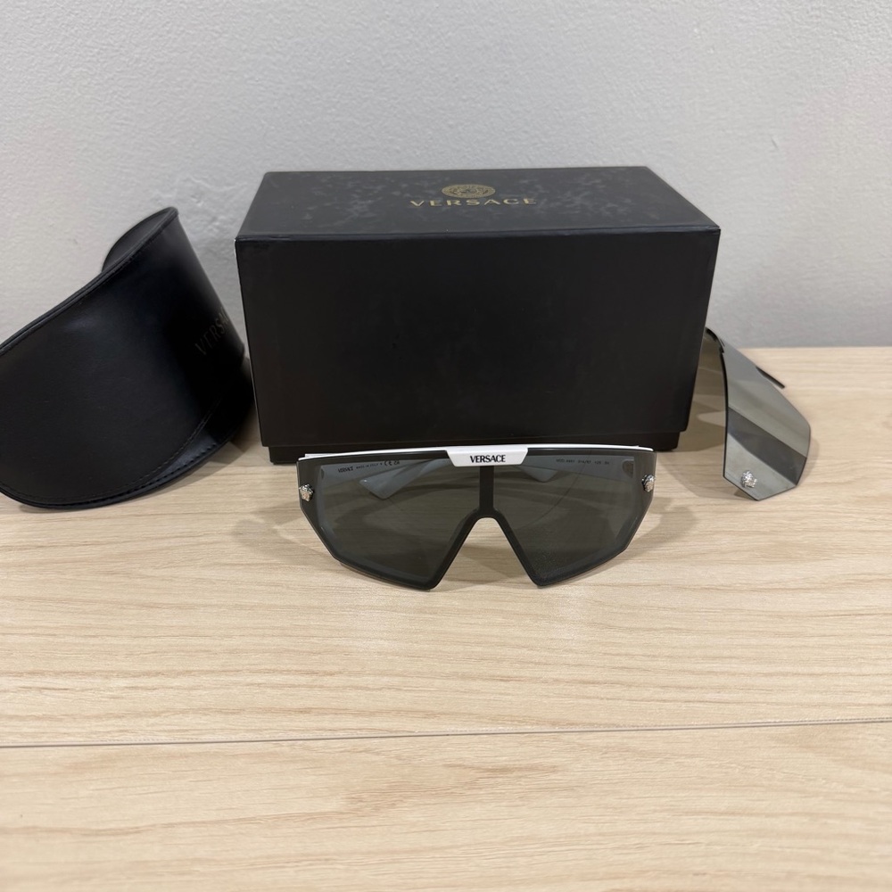 Versace Shield Shades Unisex Sunglasses, VE4461 White - Picture 2 of 7